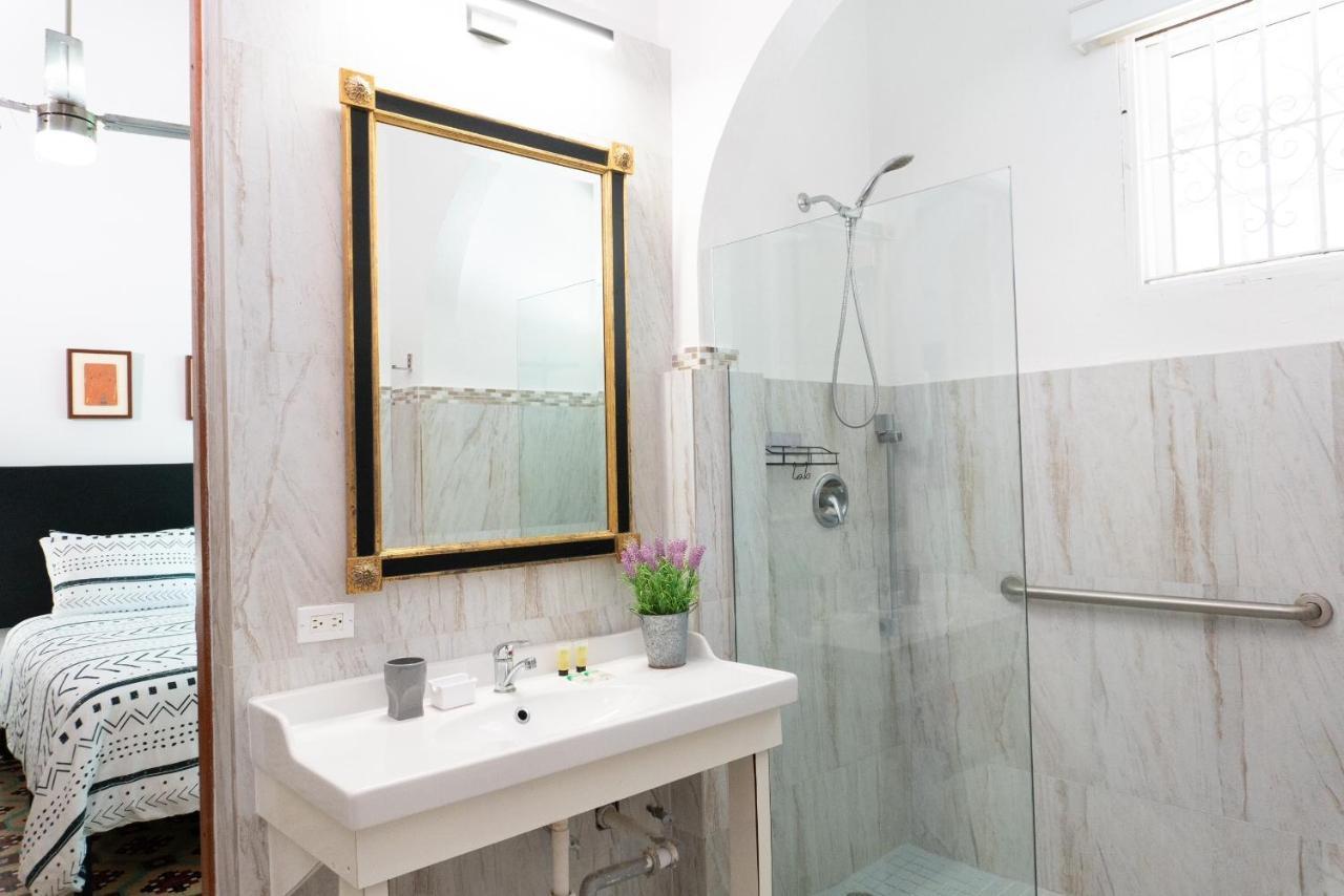 Standard Queen Room-1