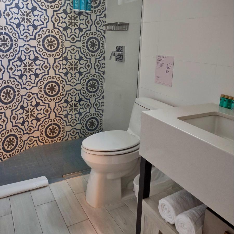 Standard Queen Room,1416728622:JPEG