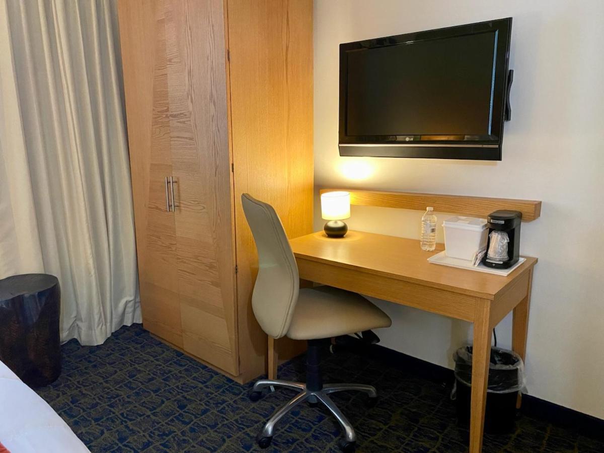 Queen Room,1674831300:JPEG