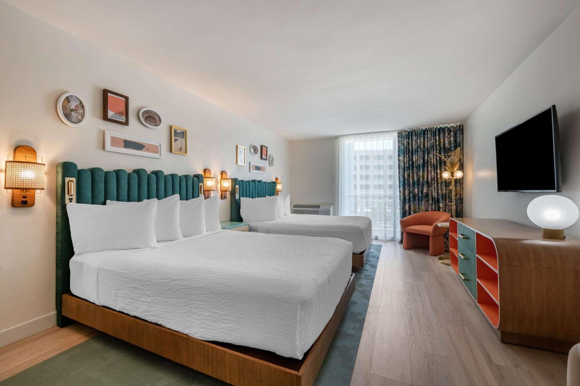 Queen Room Two Queen Beds Green Tower