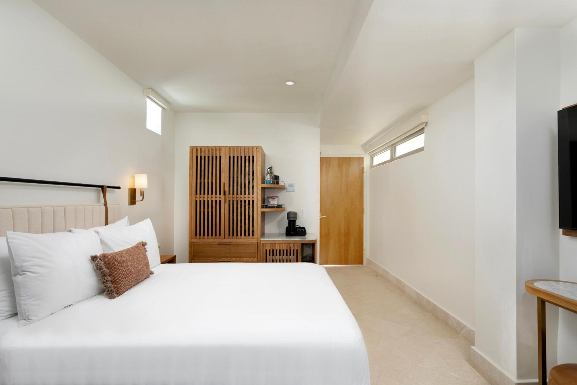 Superior Queen Room Interior