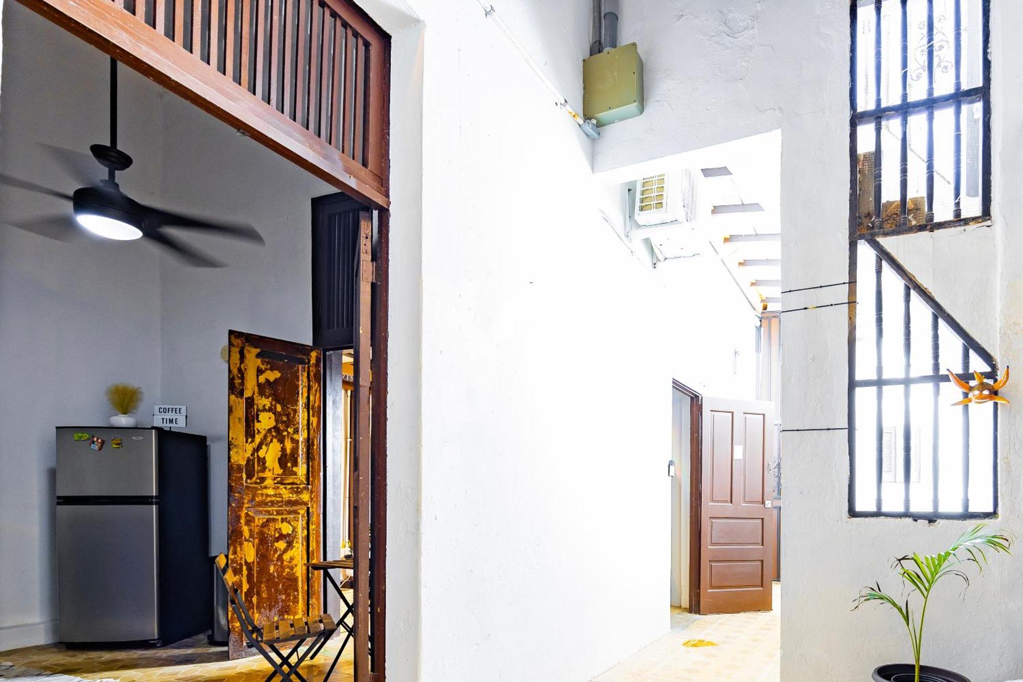 Deluxe One-Bedroom Apartment