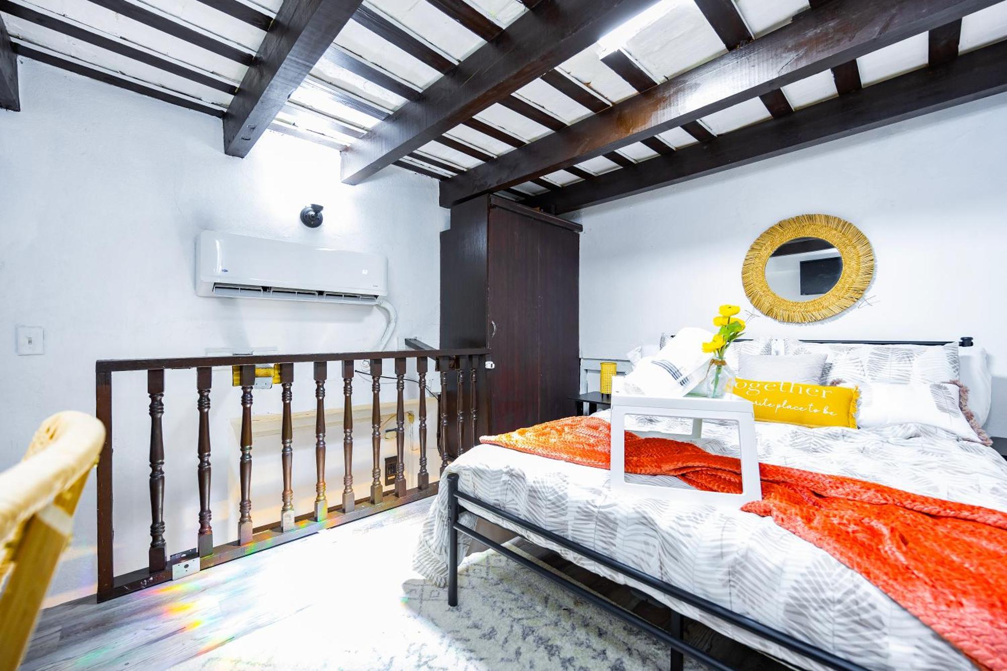 Deluxe One-Bedroom Apartment