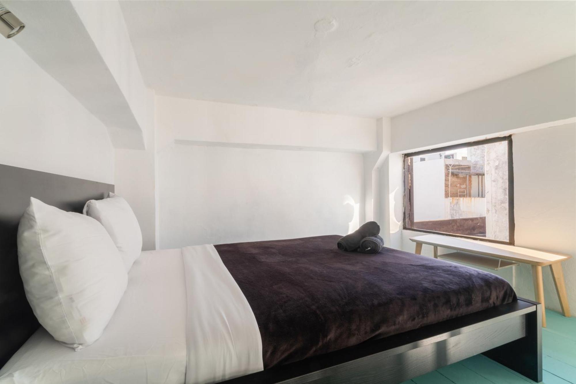 Three-Bedroom Apartment Water View