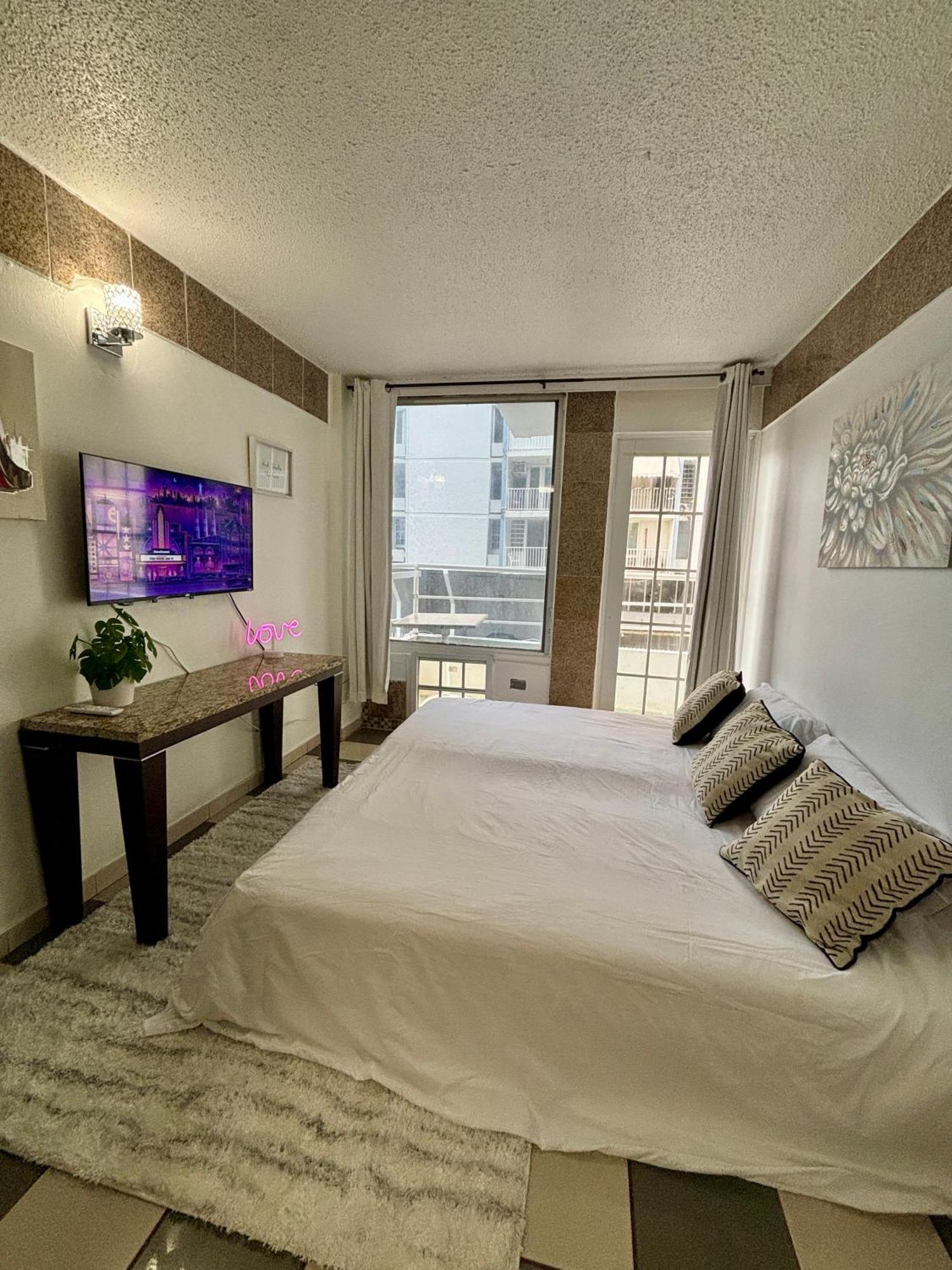 One-Bedroom Deluxe Apartment