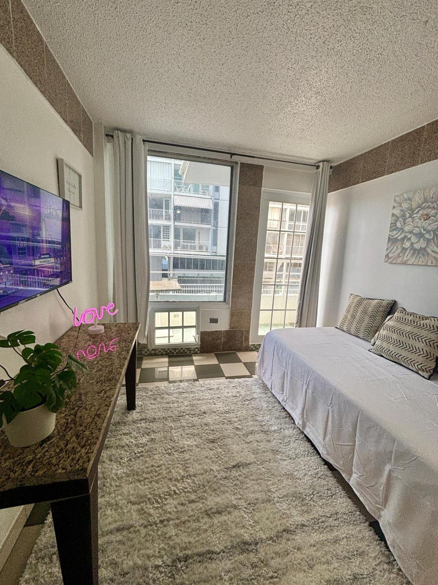 One-Bedroom Deluxe Apartment