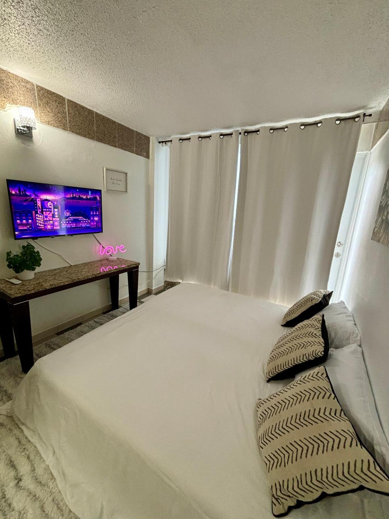 One-Bedroom Deluxe Apartment