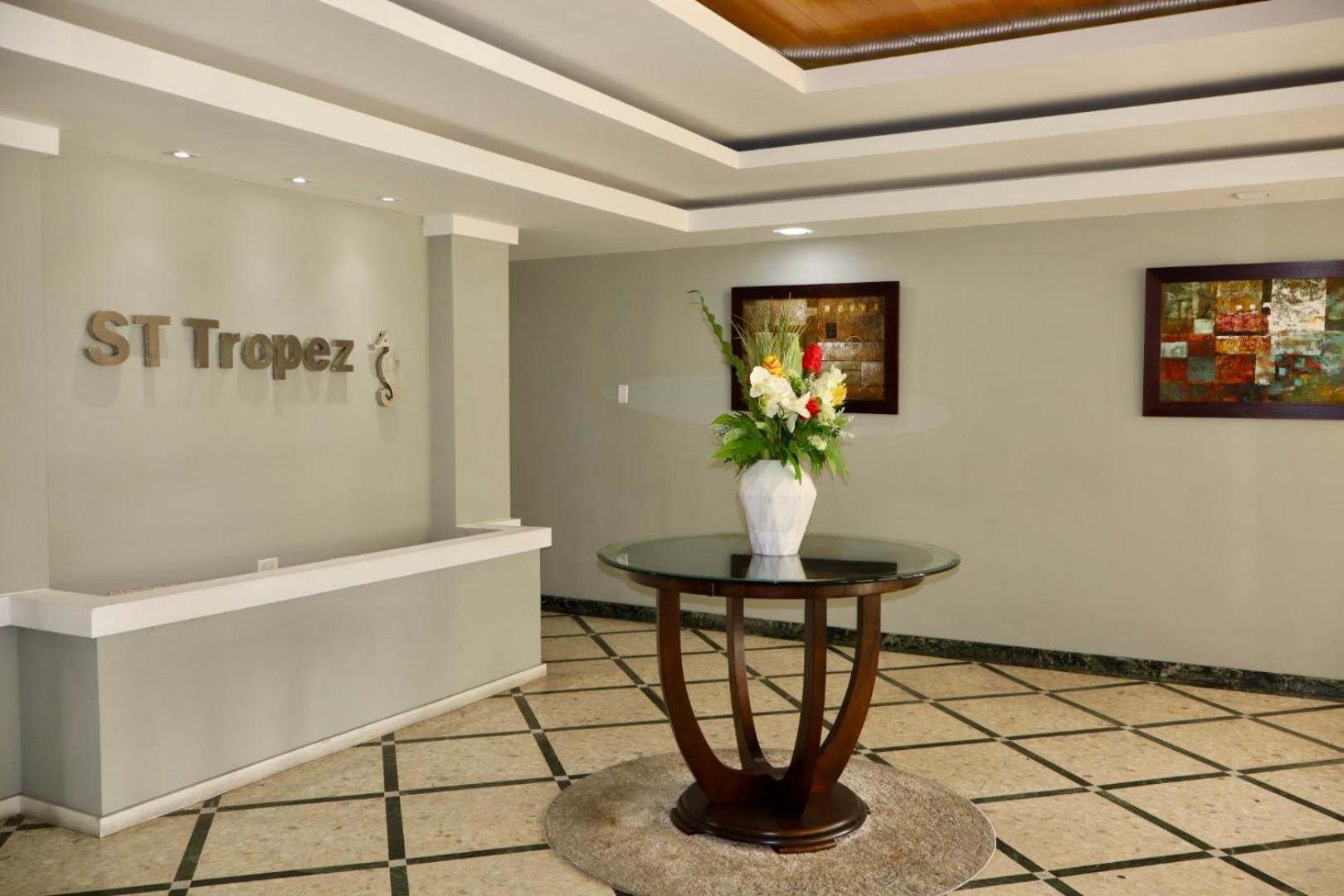 One-Bedroom Deluxe Apartment