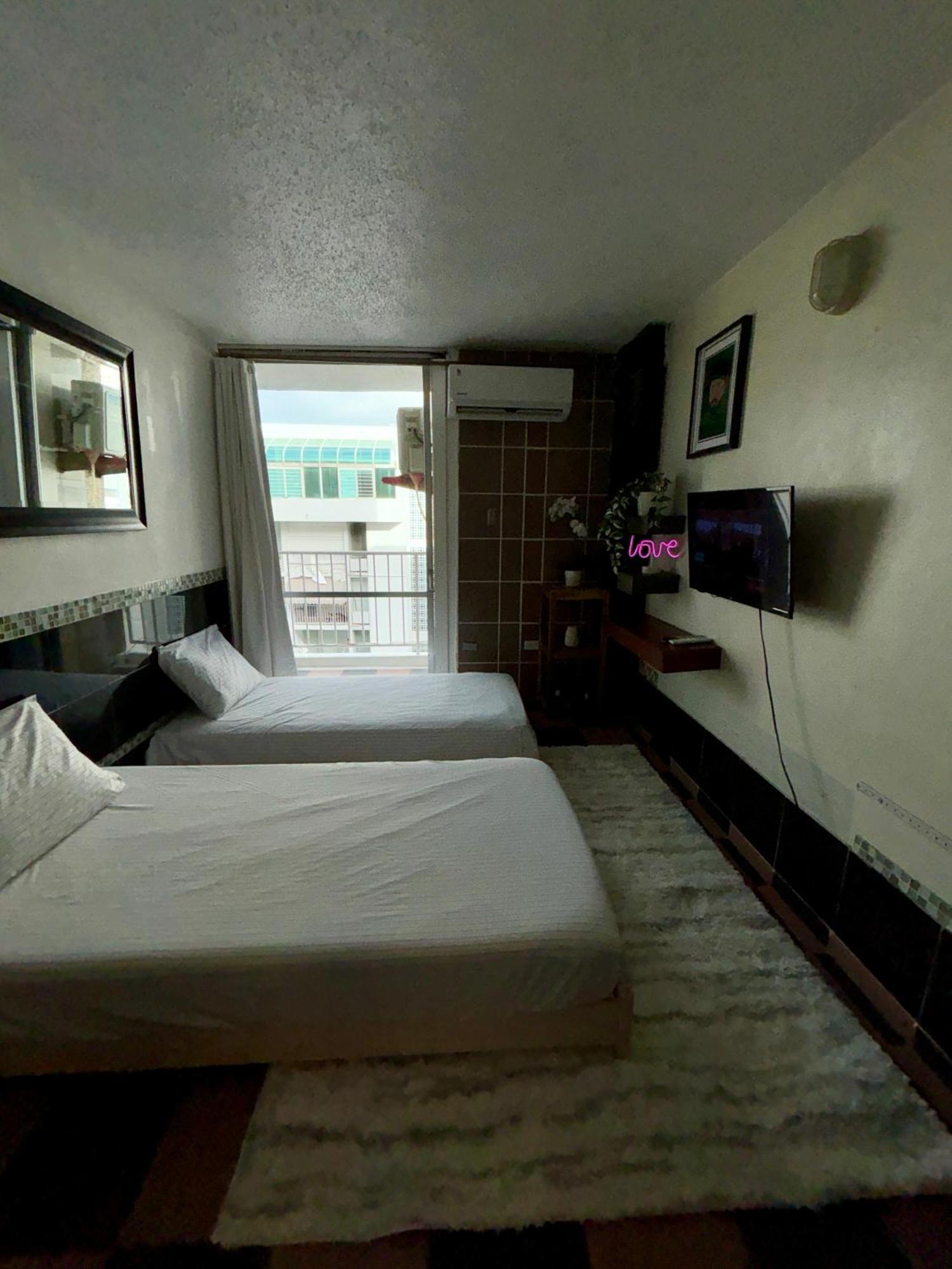 One-Bedroom Apartment Sea View Balcony