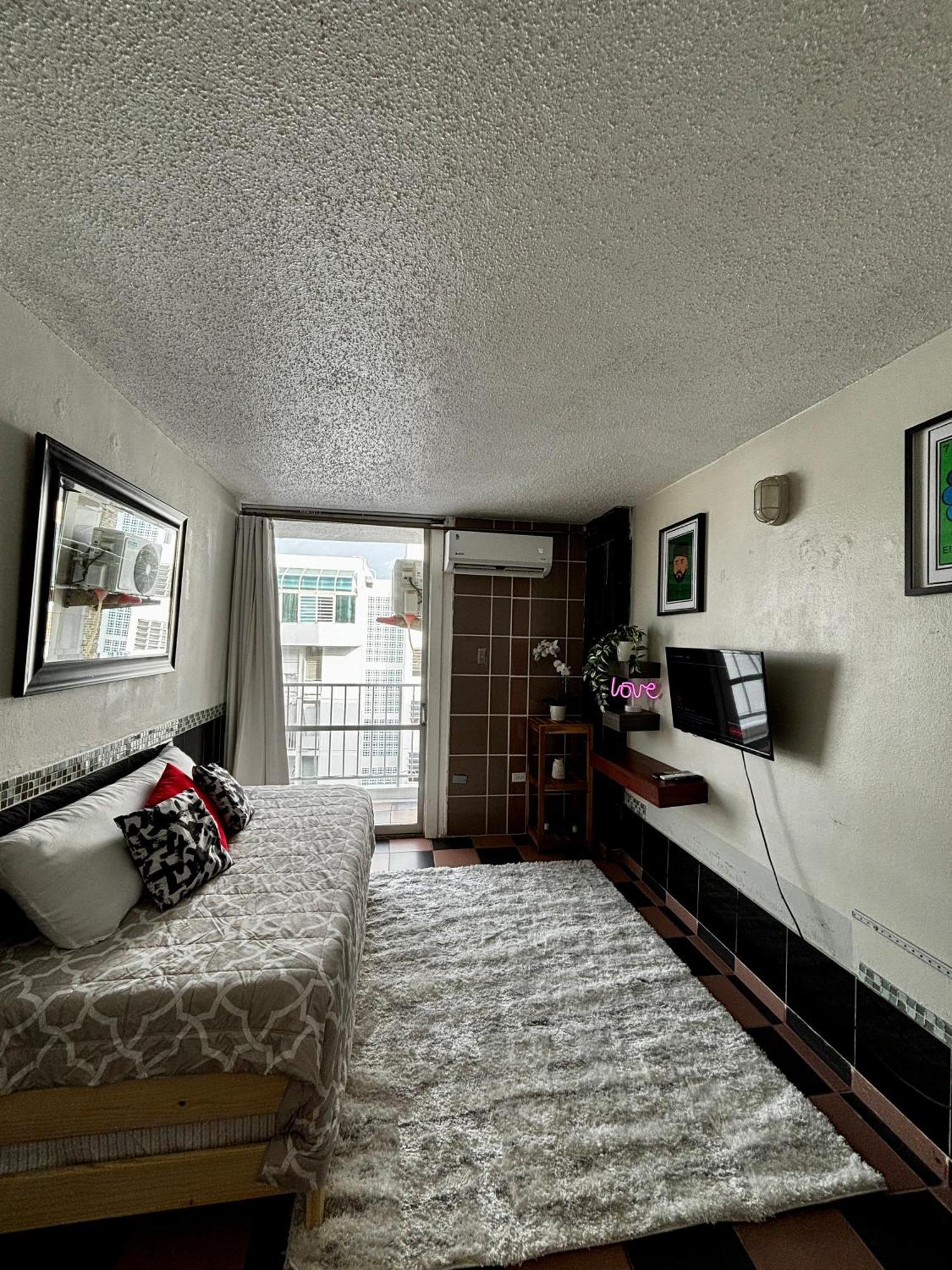 One-Bedroom Apartment Sea View Balcony