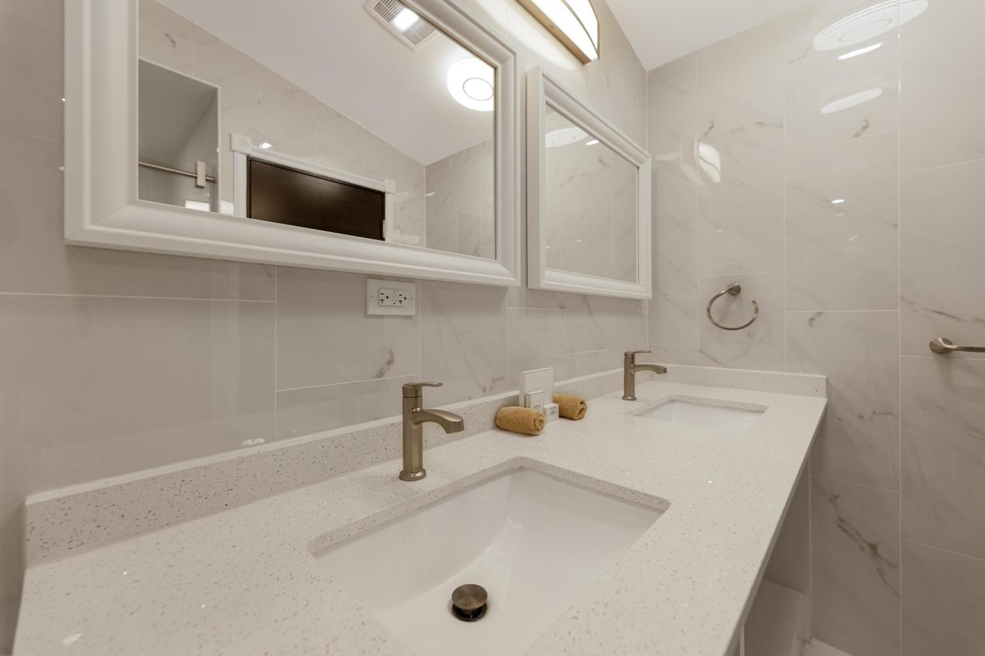 King Suite Spa Bath