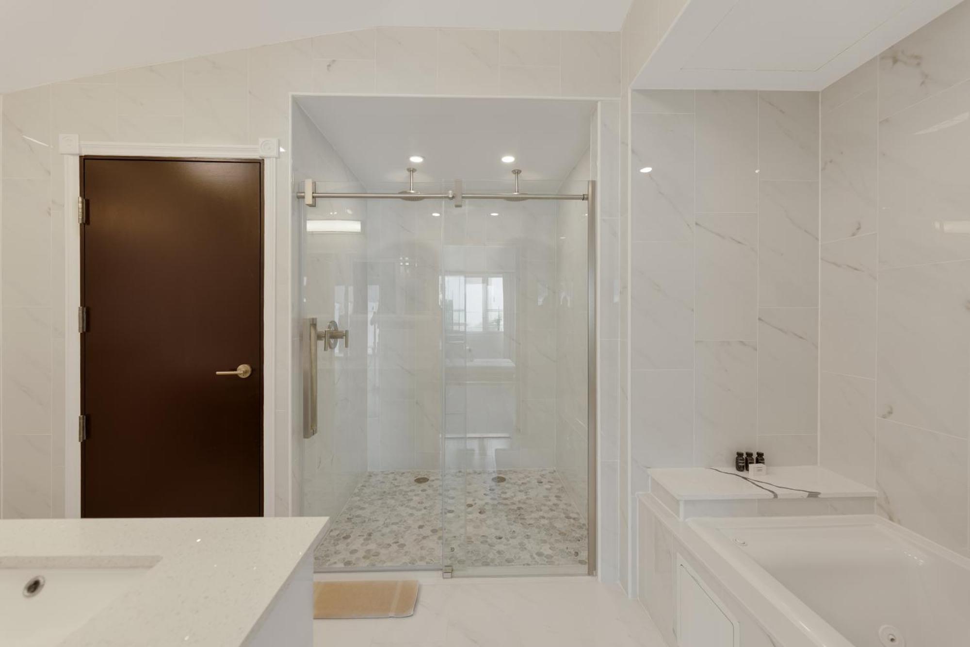 King Suite Spa Bath