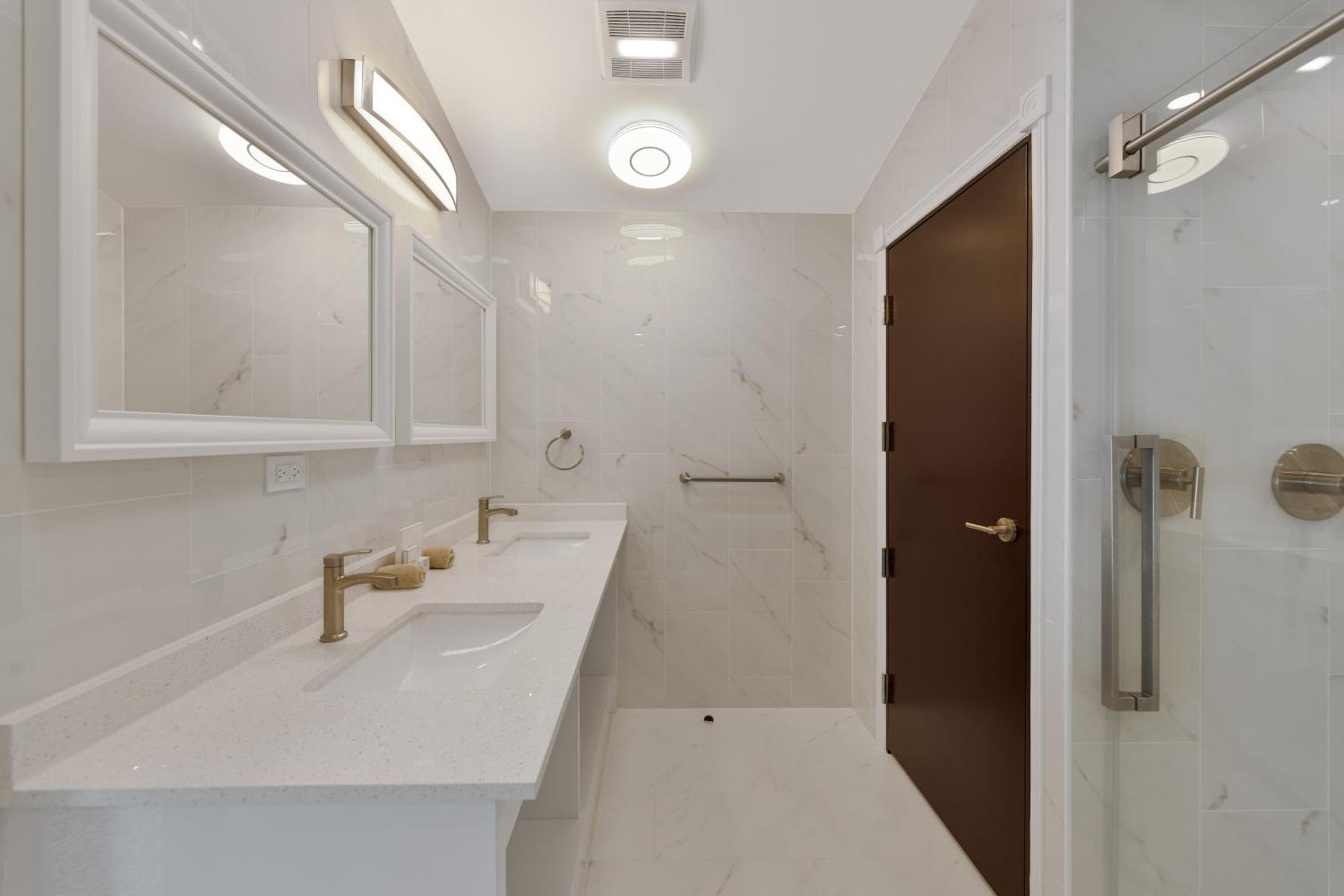 King Suite Spa Bath