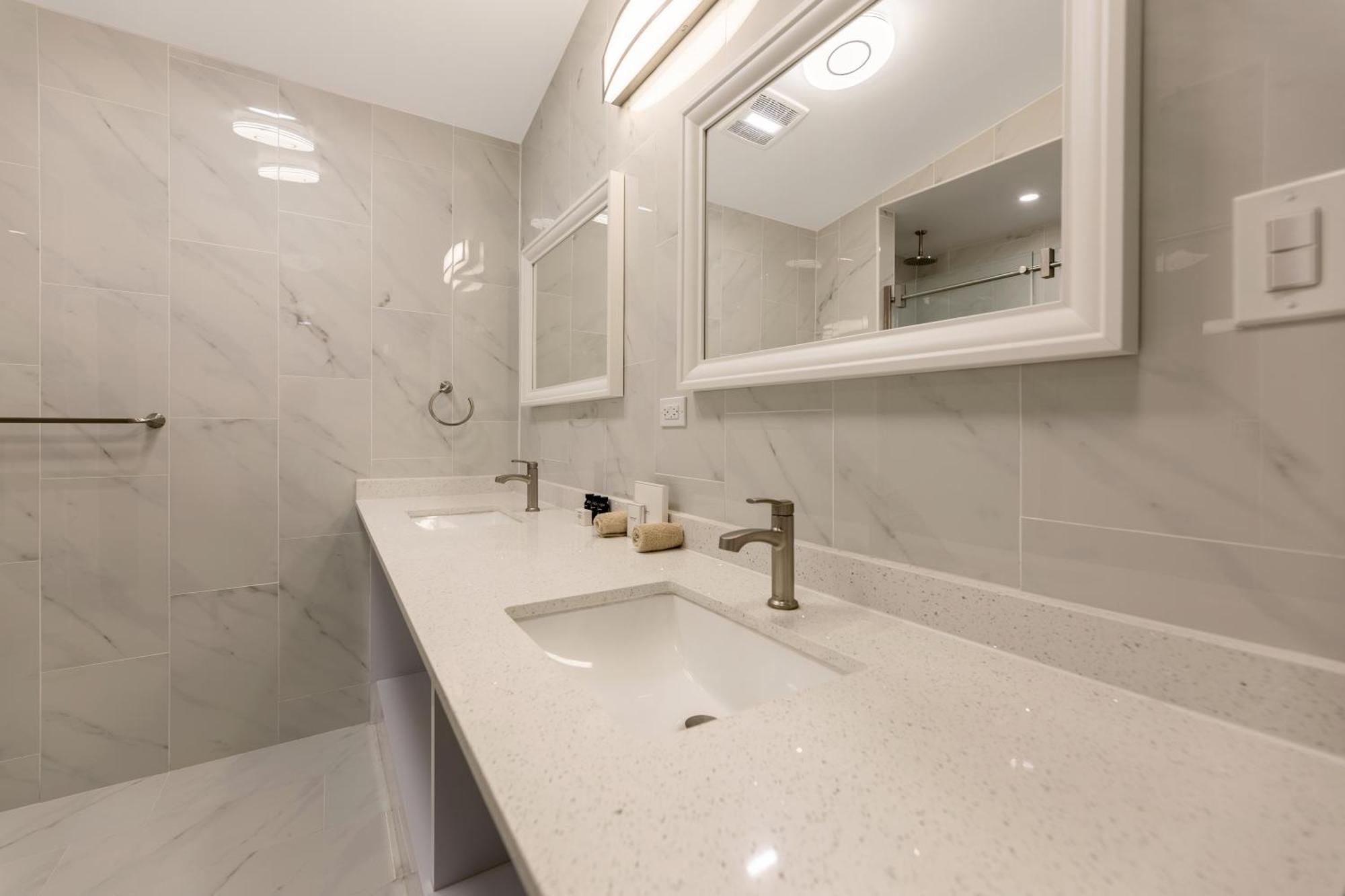 King Suite Spa Bath