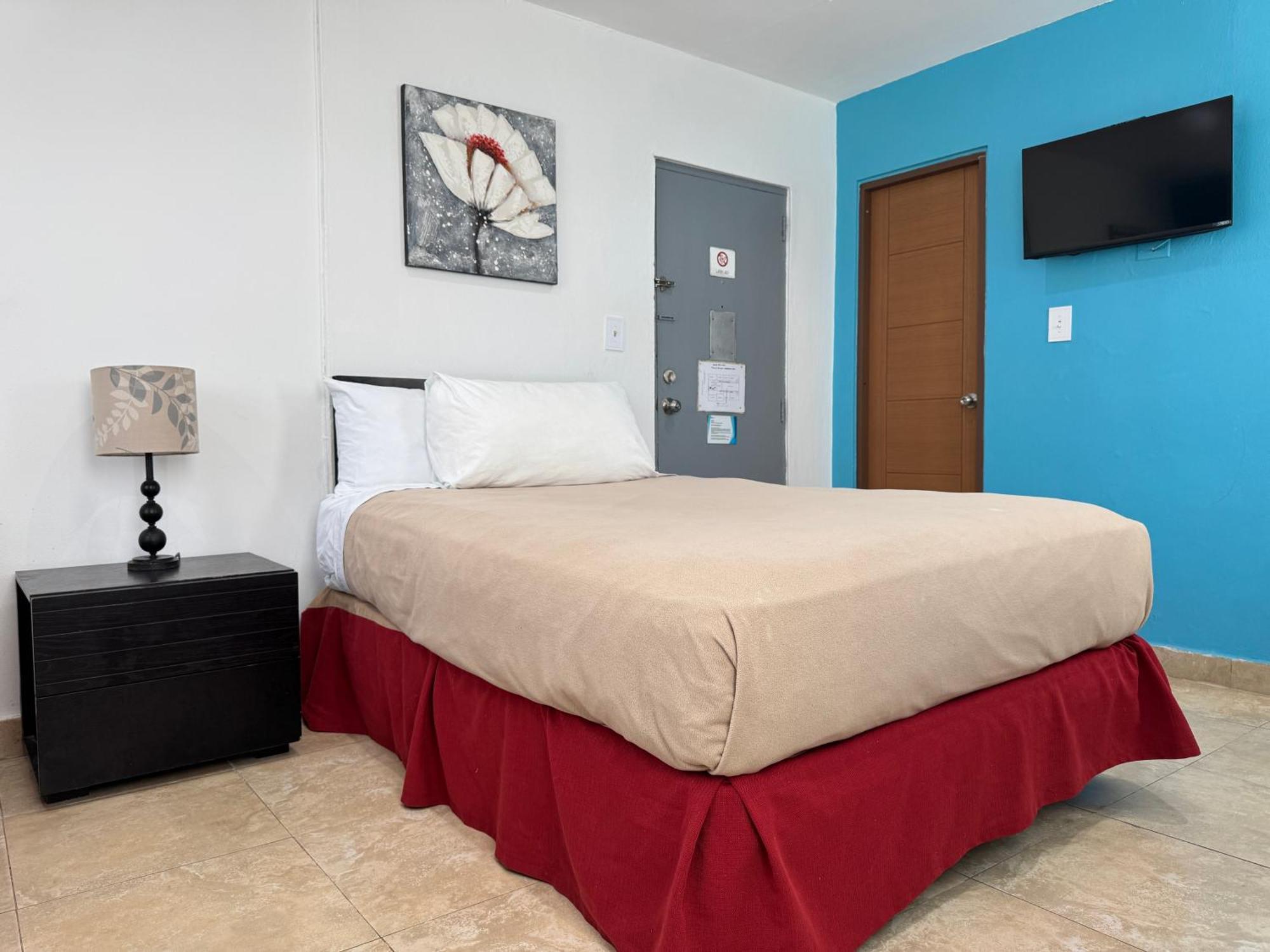 Standard Room One Queen Bed