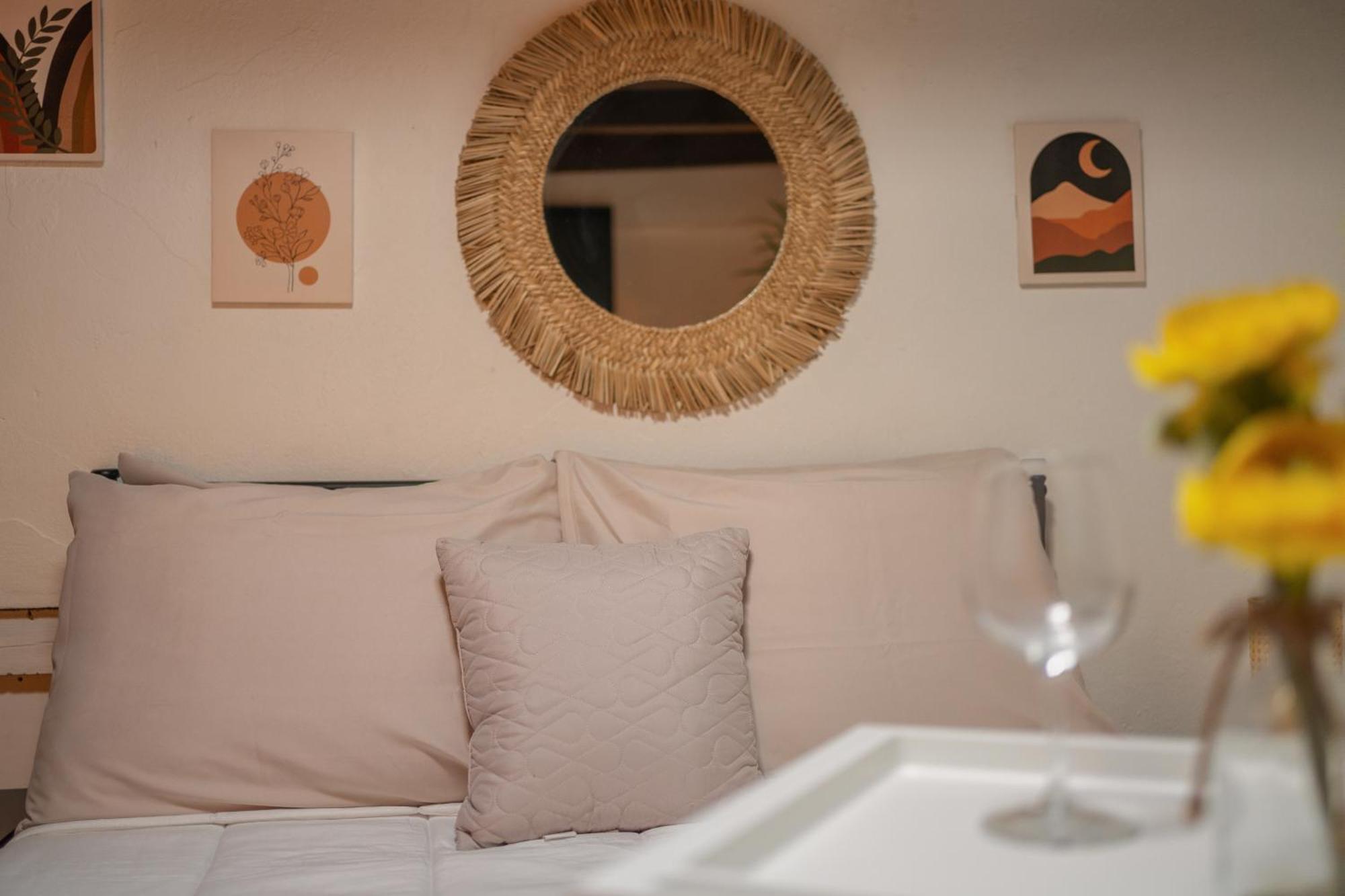Deluxe One-Bedroom Apartment