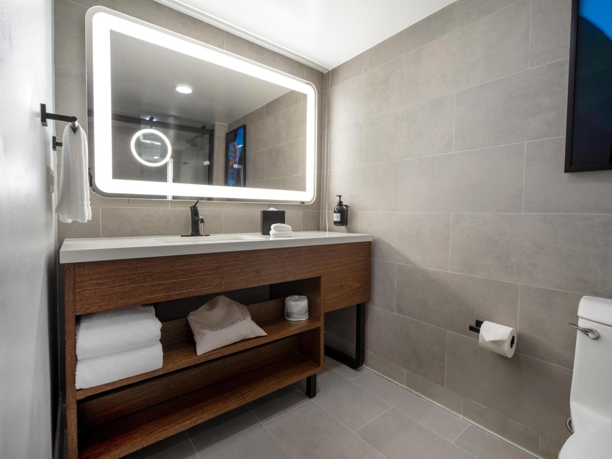 Deluxe Queen Room Two Queen Beds Balcony Bay View