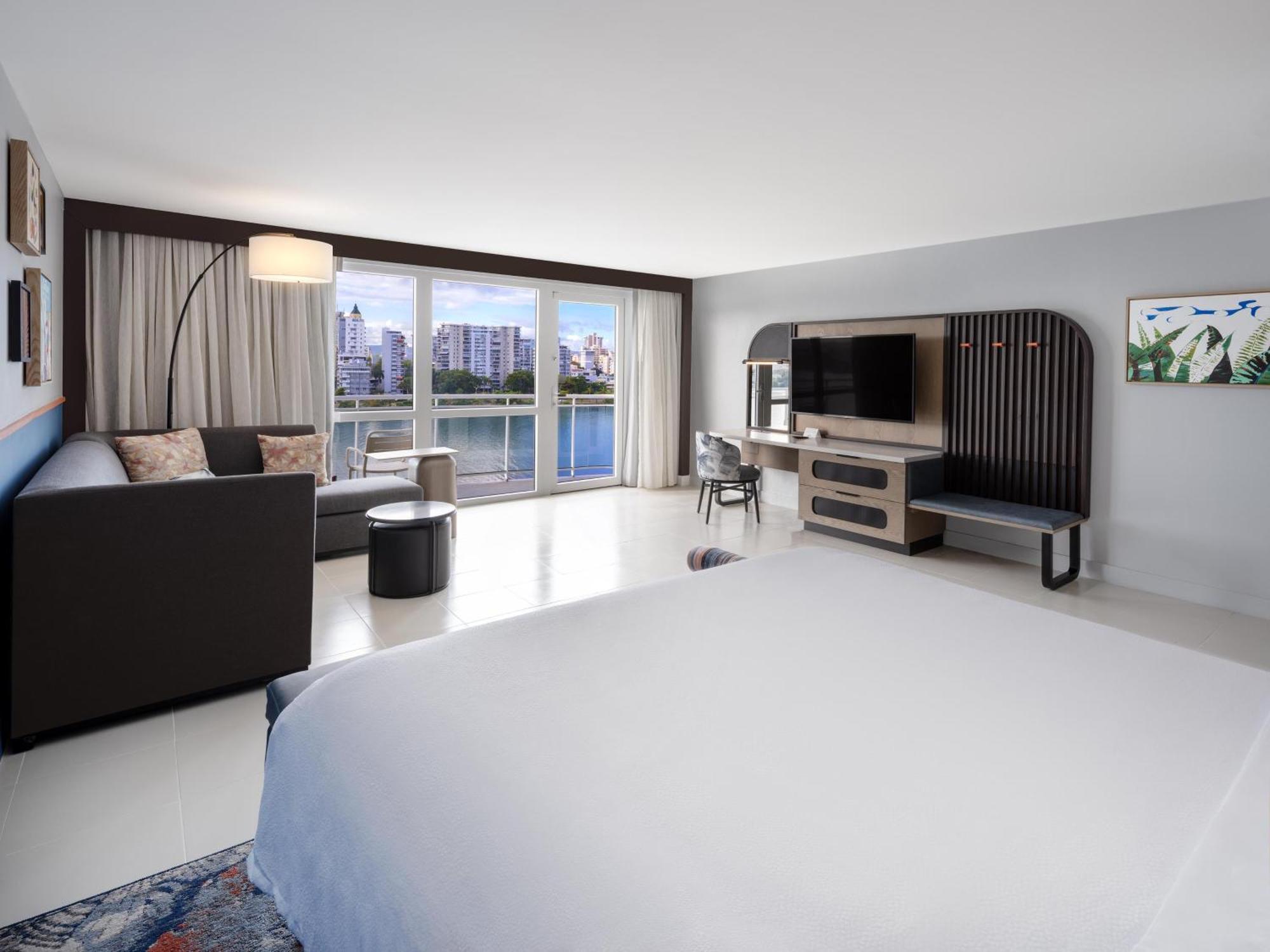 Junior King Suite Balcony Bay View