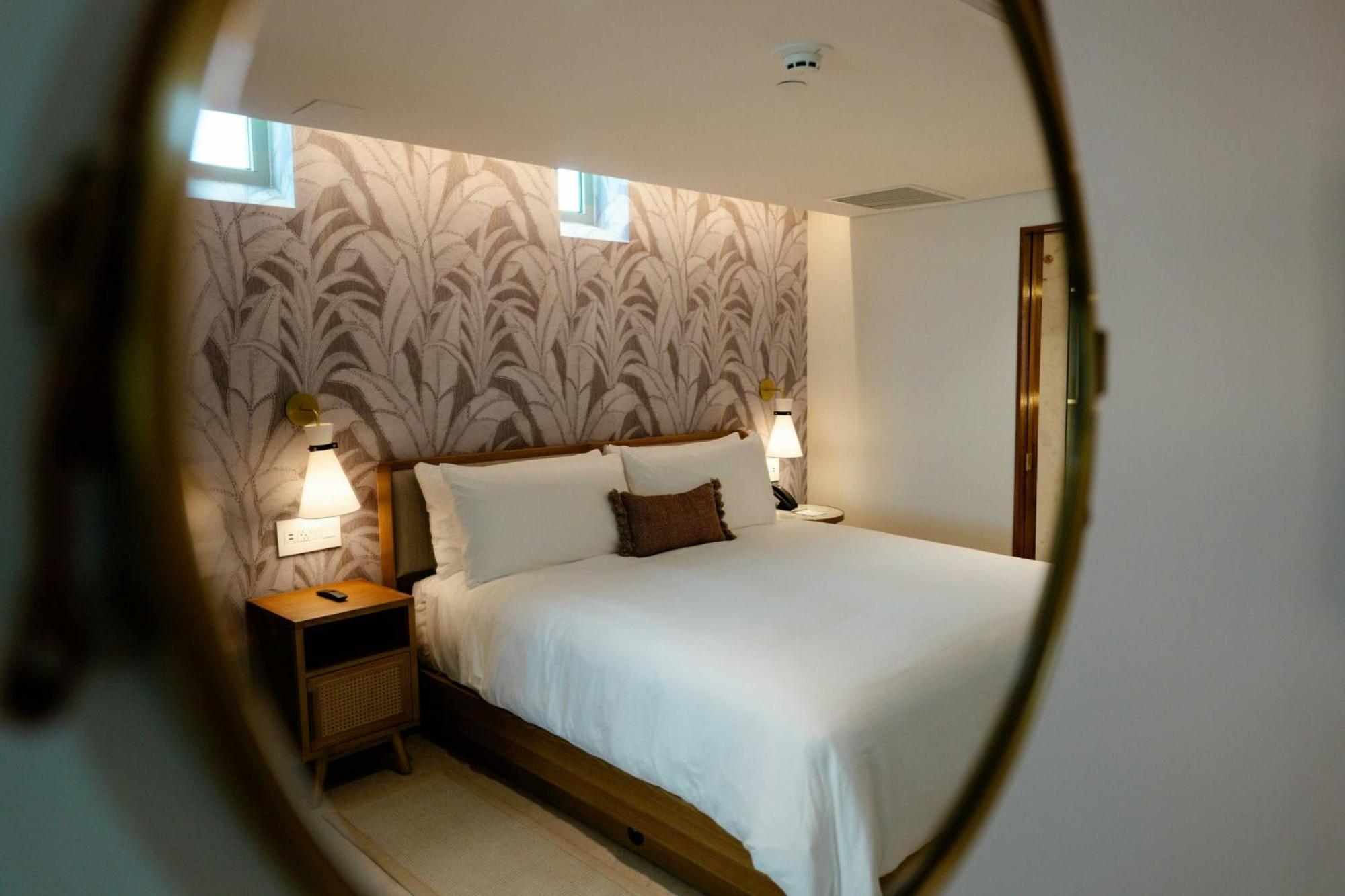 Deluxe King Room Interior