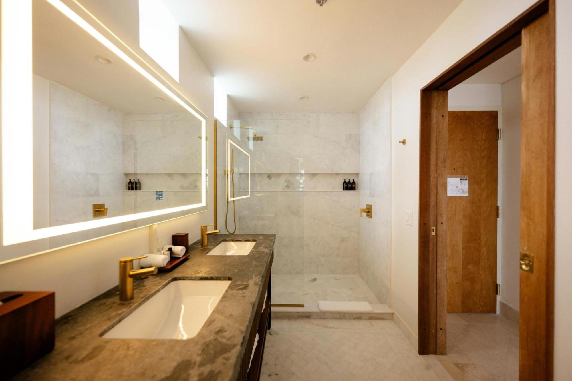 Deluxe King Room Interior