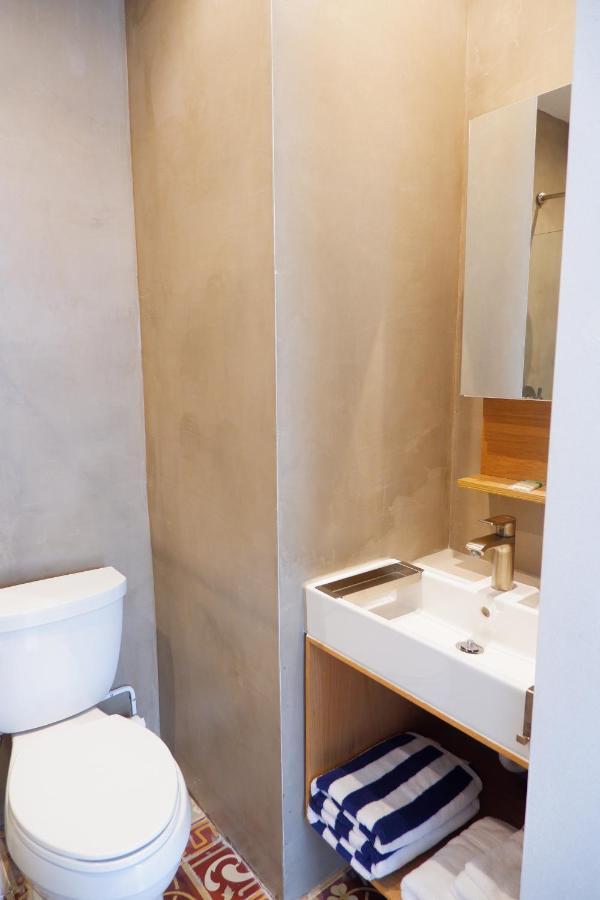 Mare 20 Single Queen Room