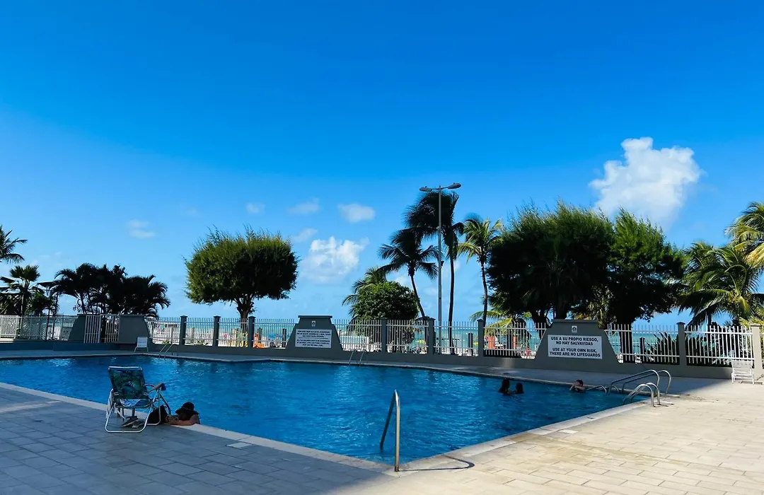 Coral Breeze Suite 317 Beach, Pool, Airport-1