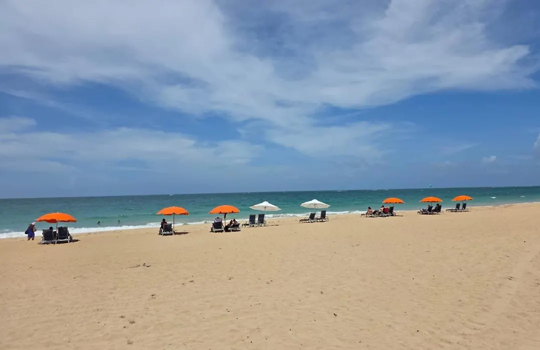 Luxurious Beachside 3-Br Apt-1