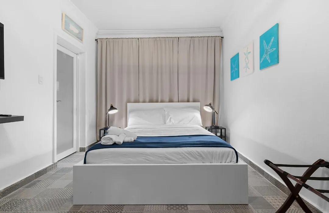 Cozy Room Walk To La Placita & Condado Beach-1