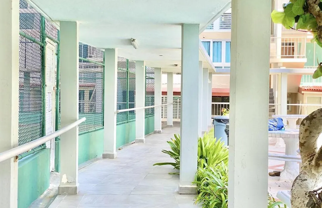Beachfront Condo Pool Beach Access B17-1