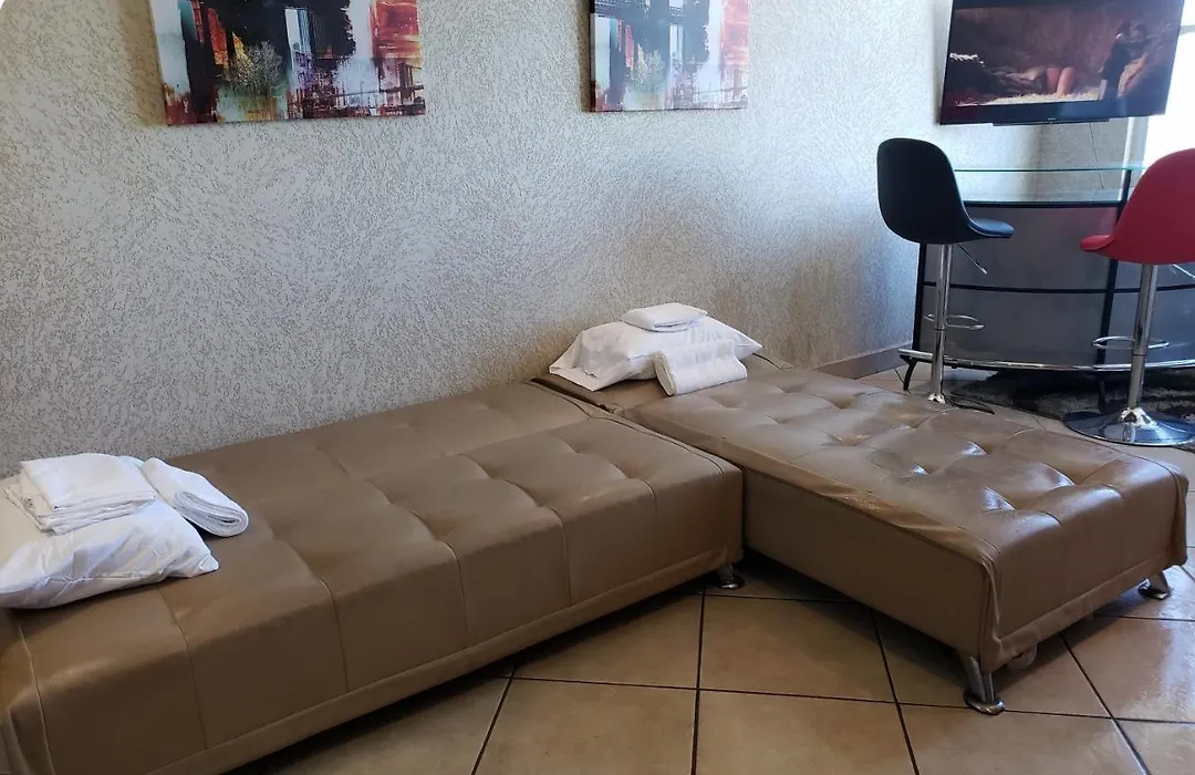 Apt In San Juan, 4 Guests Max, 1 Br-1 Bth, Full Kitchen, Free Internet-Parking-1