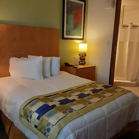 Howard Johnson By Wyndham San Juan Centro Cardiovascular-2