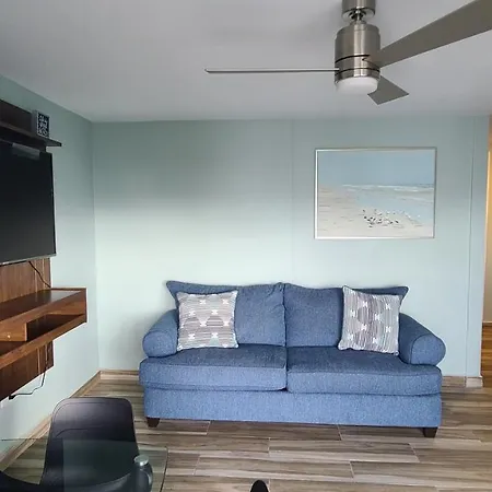 Beautiful Remodeled Condominiun With An Impecable View To The Beach And City Avenues Walk Distance To The Beach-2