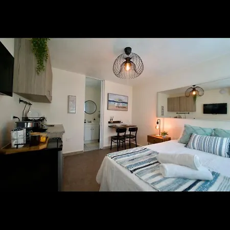 Bucare Studio - Beach Bliss: Isla Verde Gem-2