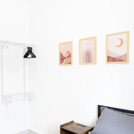 Modern 2 Bed Room Suite In Art District-3