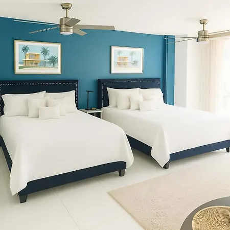 Isla Verde Apt- Beach, Pool & Family Getaway!-3