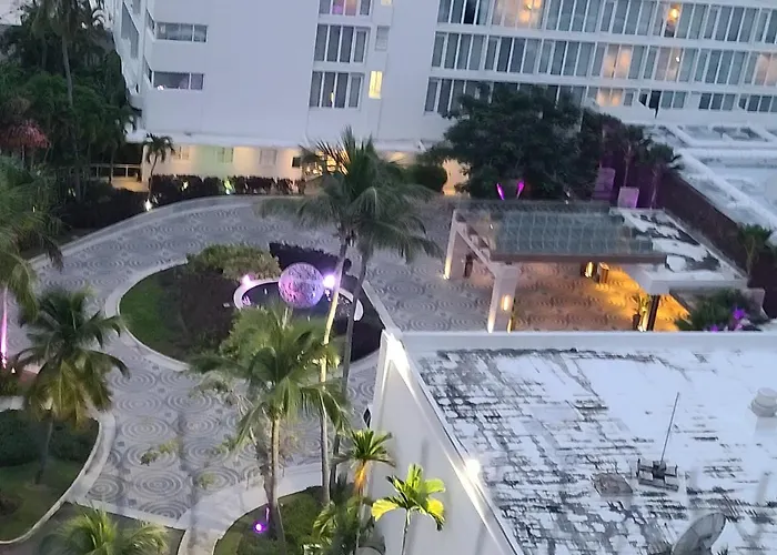 Beautiful Remodeled Condominiun With An Impecable View To The Beach And City Avenues Walk Distance To The Beach San Juan