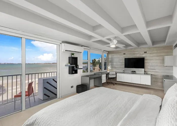 Amapola Seaside Beach Front Apartment San Juan