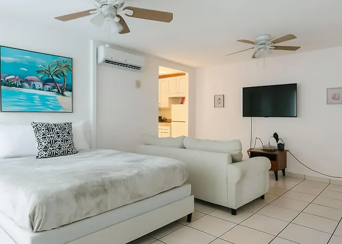 Modern Isla Verde Apt- Beach & Pool Near Foxwoods San Juan