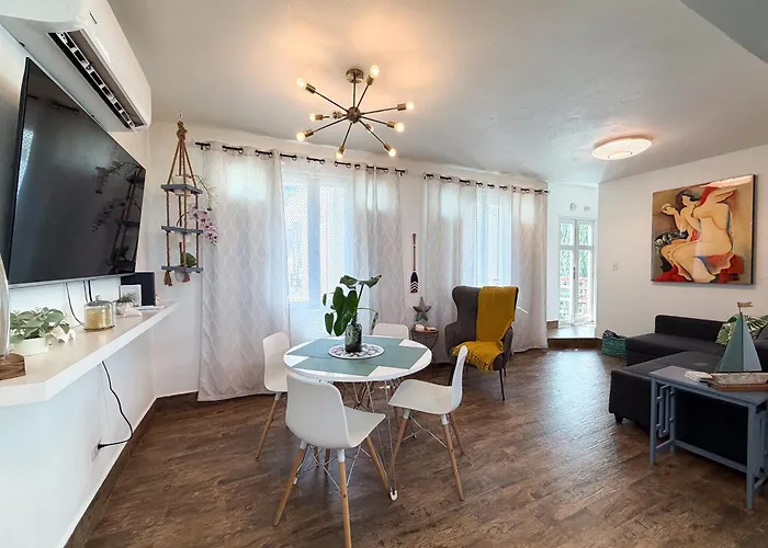 2 Bdr Beach Apartment, Generator Parking Included San Juan